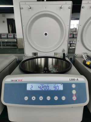 Prix d'usine Vitesse maximale 5000 tr / min Centrifugeuse clinique de laboratoire pour l'hôpital de laboratoire