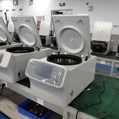 Centrifuge réfrigérée à grande vitesse avec une vitesse maximale de 17500 tr/min, une FCR de 29302xg et une capacité de 4x100ml