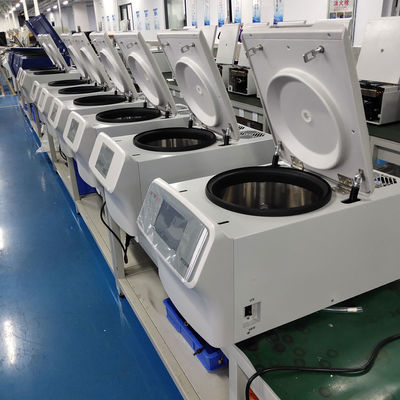 Centrifuge réfrigérée à grande vitesse avec une vitesse maximale de 17500 tr/min, une FCR de 29302xg et une capacité de 4x100ml