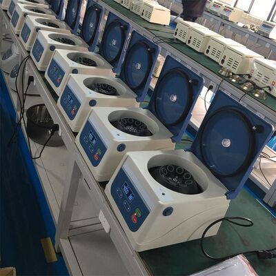 Machine de centrifugeuse portable PRF à 4000 tr / min et 1980xg Max RCF pour utilisation en laboratoire